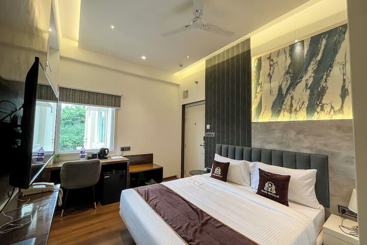 Room 4 of 6