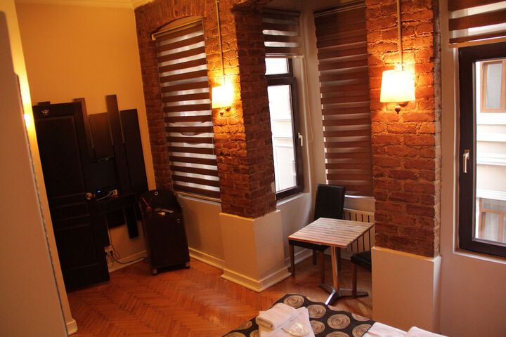 Room 12 of 27
