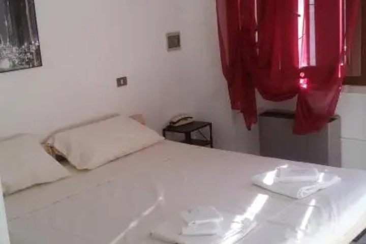 Room 4 of 13