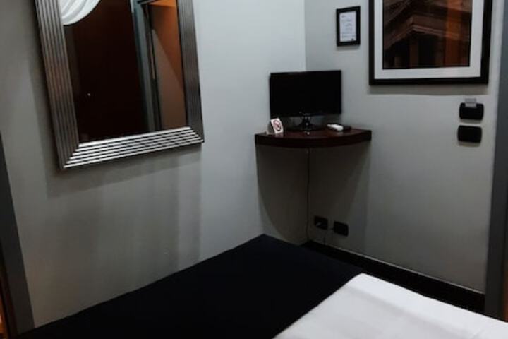 Room 52 of 79