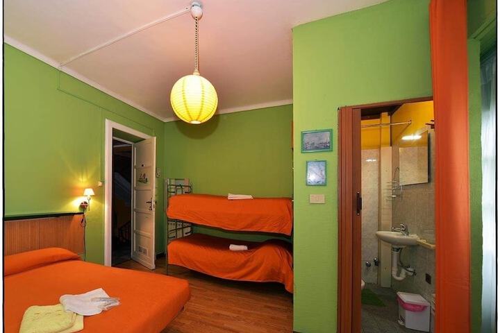 Room 5 of 31