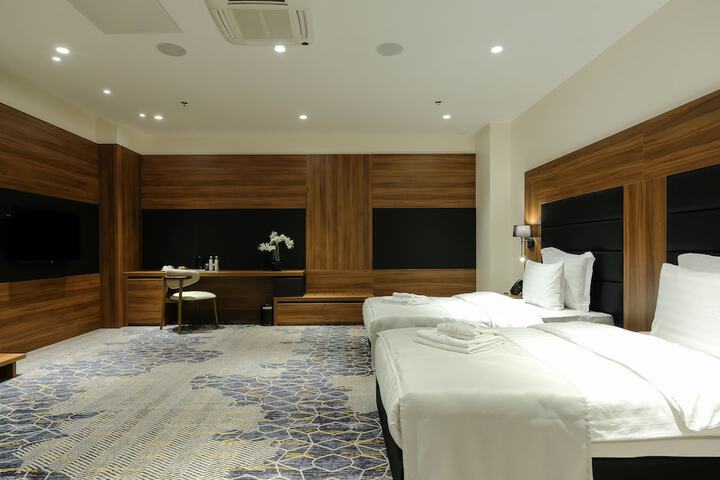 Room 30 of 103