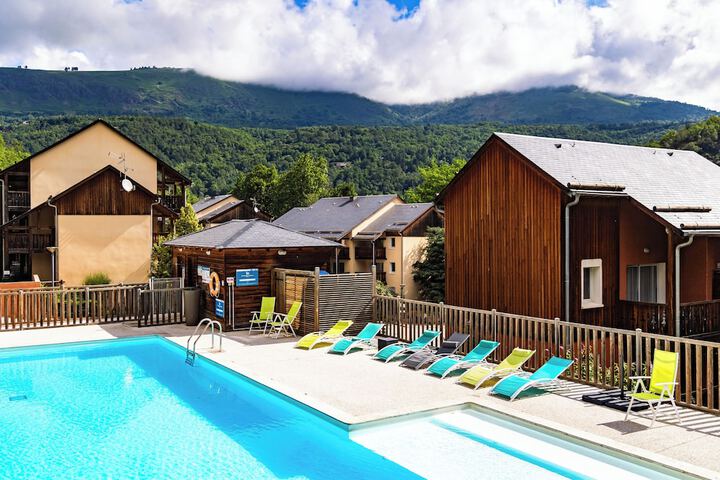 Hotel Pool