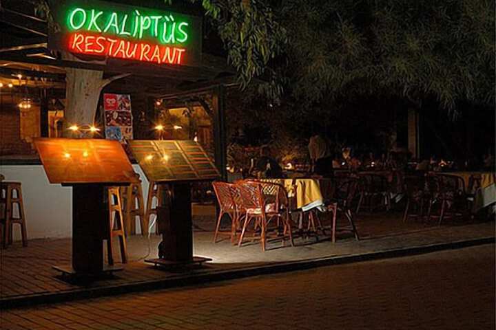 Dining 35 of 38