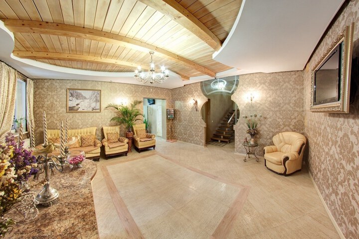 Hotel 2 of 151