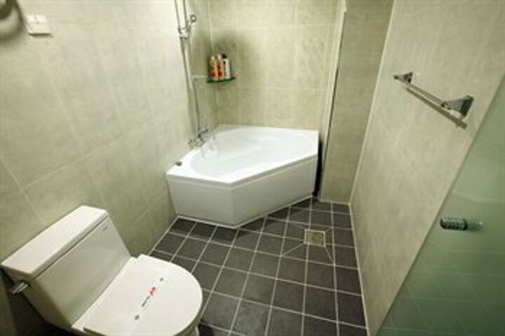 Room 2 of 30