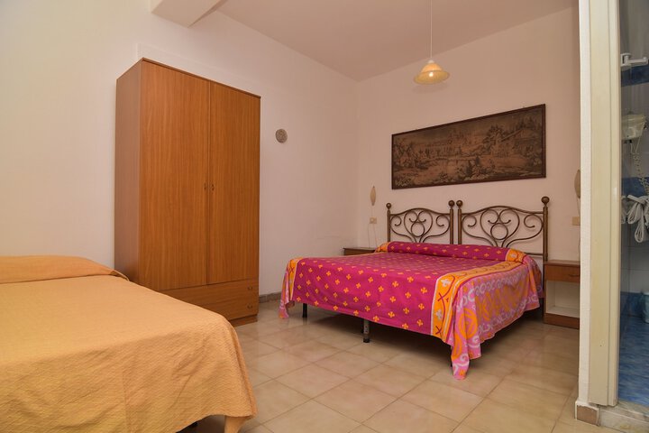 Room 9 of 73