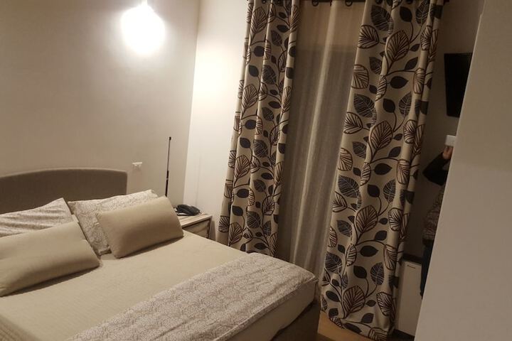 Room 9 of 43