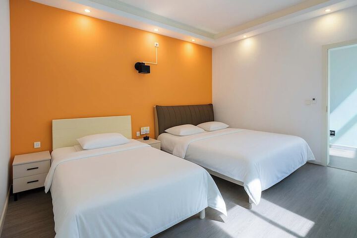 Room 13 of 24