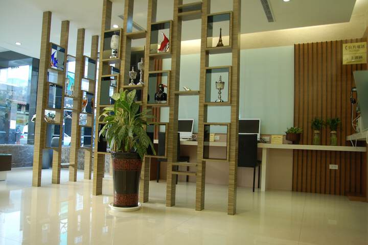 Guest Lobby