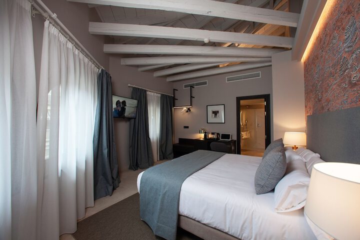 Room 28 of 85