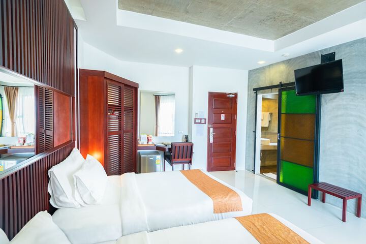 Room 6 of 40