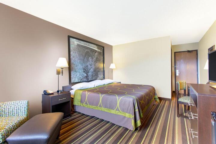 1 King Bed (5 of 7)