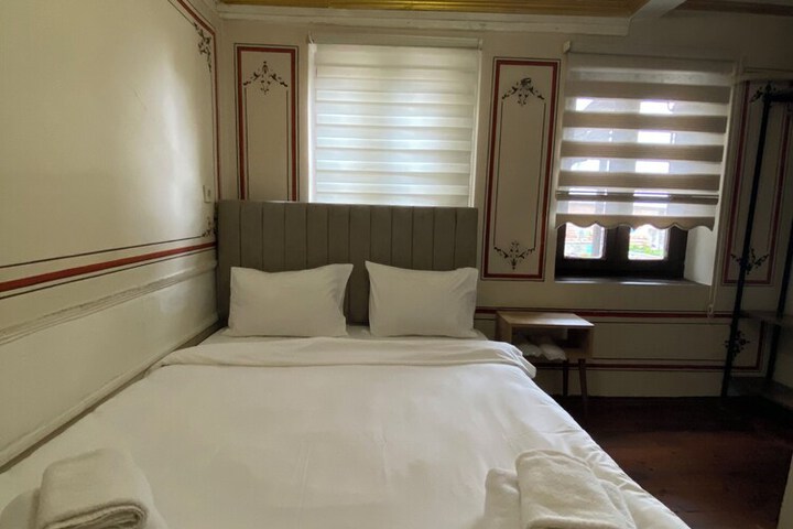 Room 22 of 38