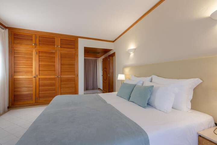 Room 12 of 41