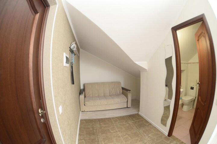 Room 32 of 41