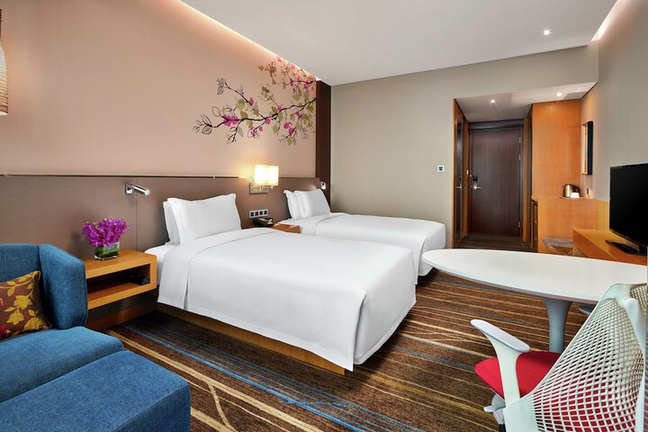 Room 27 of 70
