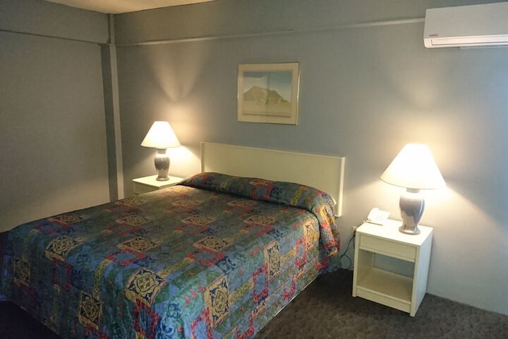 Room 8 of 37