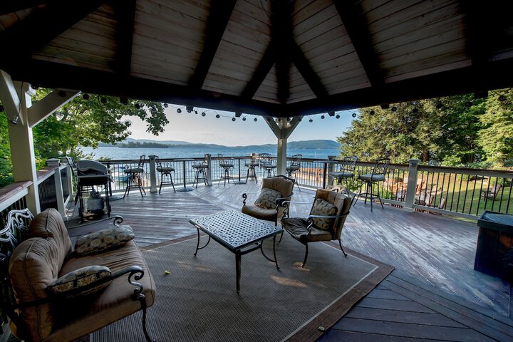 Sundeck 212 of 225