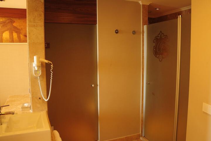 Room 15 of 69