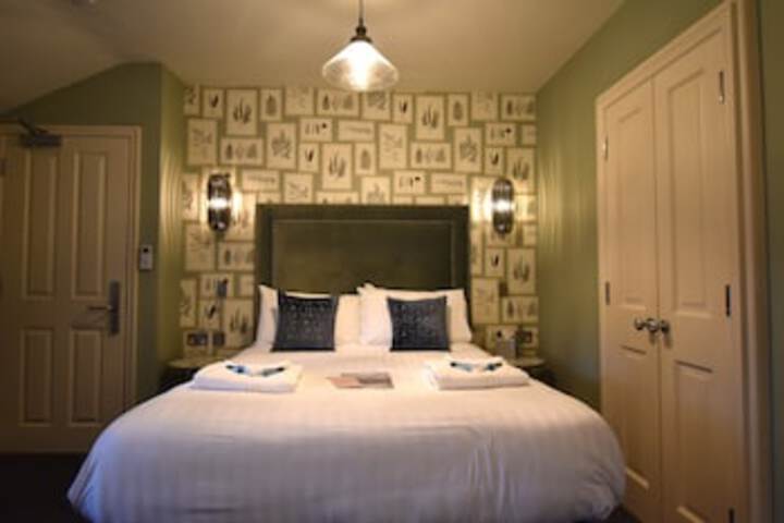 Room 4 of 72