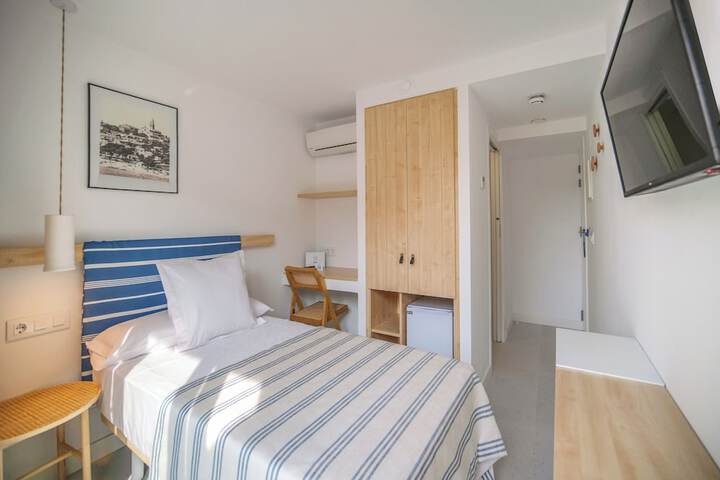 Room 11 of 20