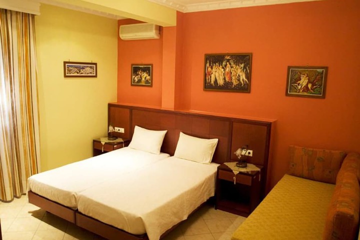 Room 5 of 15