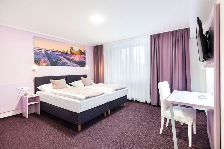 Room 27 of 133