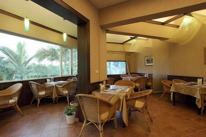 Dining 196 of 263