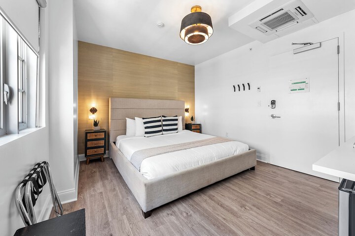 Deluxe King Bed Balcony (50 of 70)