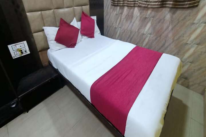 Room 10 of 25