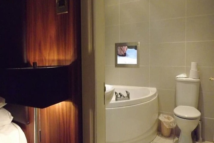 Room 19 of 35