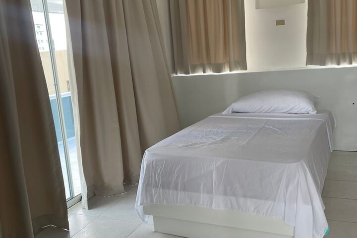 Room 5 of 9