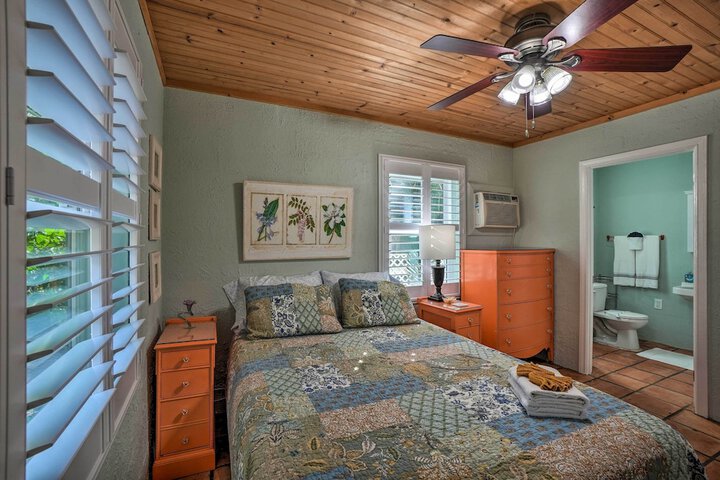 Room 4 of 25