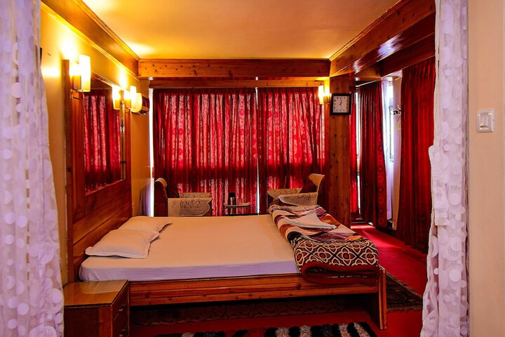 Room 4 of 10