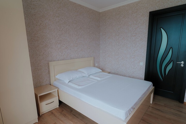 Room 3 of 28