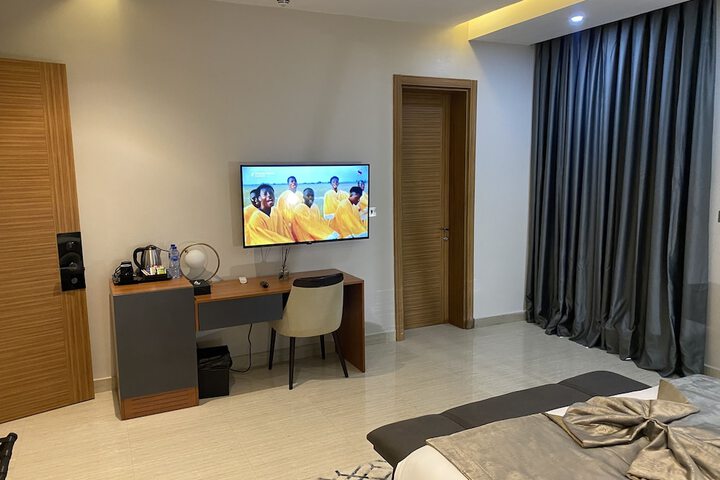Room 8 of 41