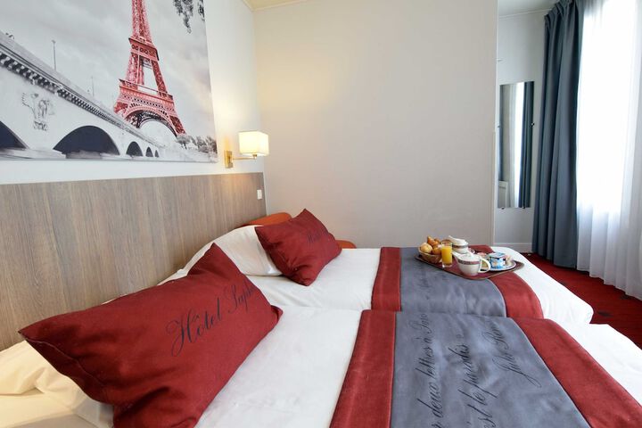 Room 16 of 40