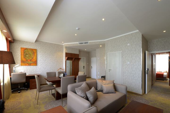 Room 8 of 38