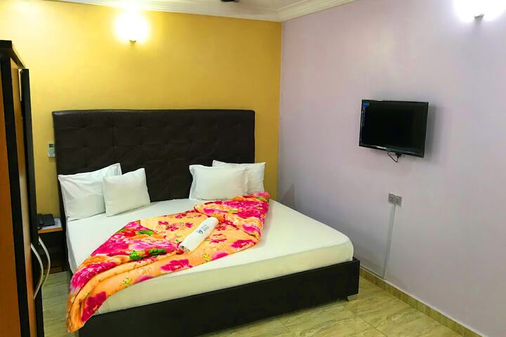 Room 9 of 36