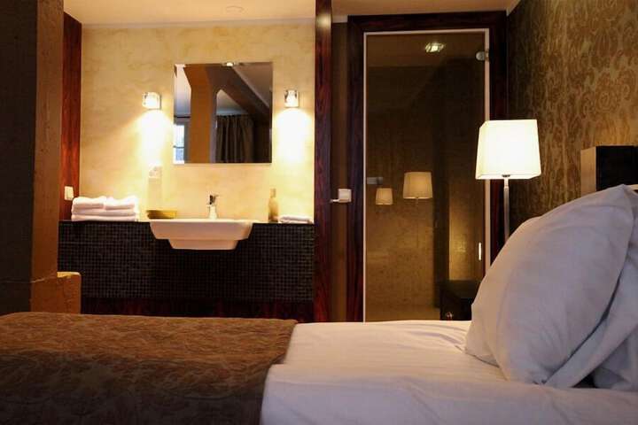 Room 2 of 48