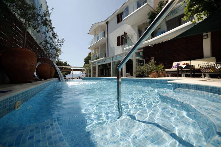 Hotel Pool