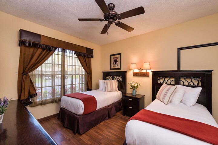 Room 7 of 215