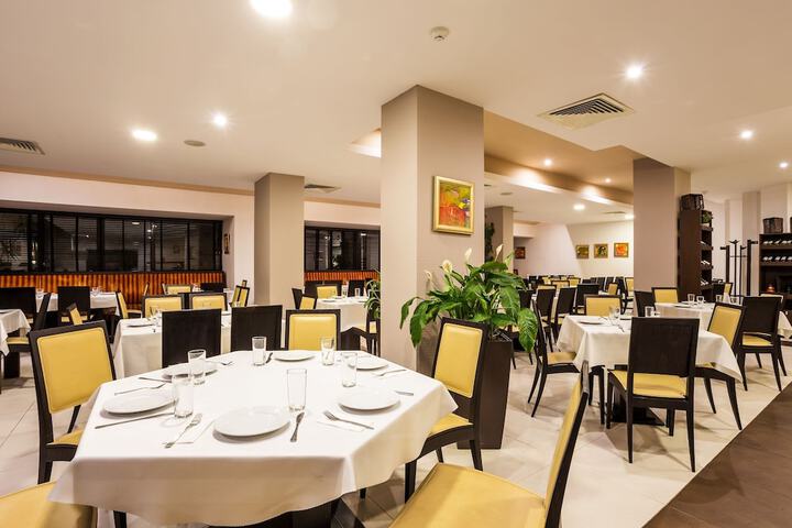 Dining 52 of 76
