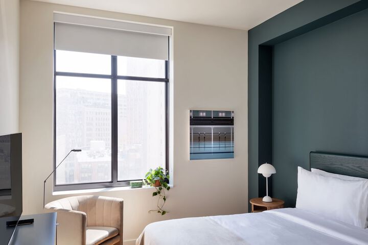 Room 10 of 65