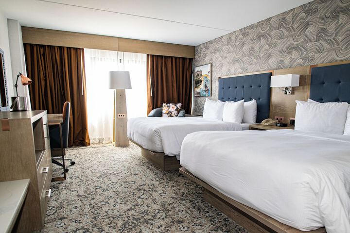 1 Queen Bed (8 of 9)