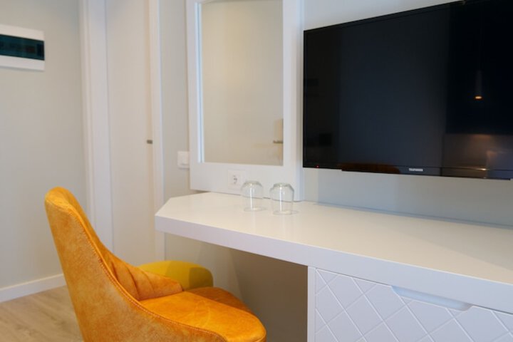 Room 33 of 171