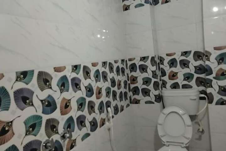 Room 9 of 12