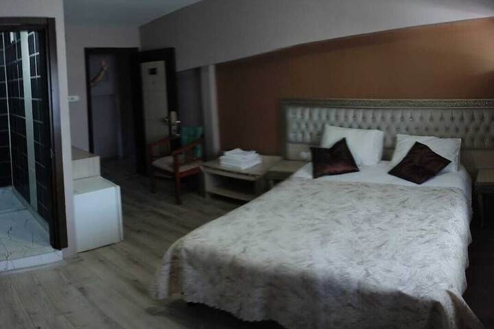 Room 15 of 28