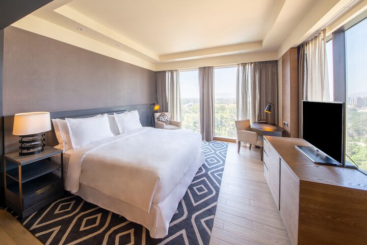 Room 6 of 118